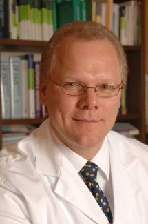 AURICULOPUNTURA CON EL Dr. HANS P. OGAL